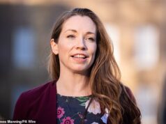 QUENTIN LETTS: Enquanto os parlamentares se separam para o Natal, os idiotas (e alguns campeões) na minha entrega de prêmios de final de mandato