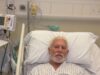 Wayne Lineker, 63, é levado às pressas para o hospital em uma ambulância enquanto sofre um grave segundo ataque de pneumonia