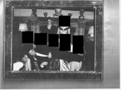 Andrew Mountbatten-Windsor é fotografado deitado no colo de cinco mulheres em um evento black-tie com Ghislaine Maxwell – enquanto a realeza em desgraça aparece em um novo tesouro de arquivos de Epstein