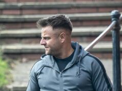 Segredo nauseante O ghoul de Nicola Bulley, Curtis Arnold, está desesperado para se esconder: seus vídeos da DJE Media Manchester rendem milhares. Agora GEORGE ODLING revela uma verdade horrível… o que ele fez quando o confrontamos diz tudo