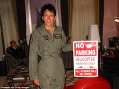 Fantoche Creepy Spitting Image, Andrew Mountbatten-Windsor, supostamente usado para ‘apalpar’ Virginia Giuffre vista nas fotos dos Arquivos Epstein