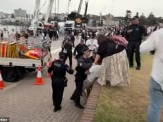 Anthony Albanese abusado enquanto participava da vigília de Bondi: ‘Sangue em suas mãos’