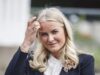 Princesa herdeira da Noruega, Mette-Marit, provavelmente receberá transplante de pulmão devido a doença incurável, diz palácio