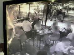 O ladrão de laptop mais prolífico da cidade: Momento O migrante argelino rouba descaradamente uma bolsa em uma onda de crimes de £ 20.000 contra bebedores