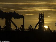 Autoridades consideram fechar os dois últimos altos-fornos da Grã-Bretanha para conter perdas de £ 1 milhão por dia, deixando o Reino Unido sem capacidade de produção de aço virgem