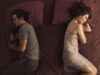 Este é o sinal de alerta comum de que seu casamento pode estar caminhando para o divórcio… Quase 9 em cada 10 pessoas que se separaram dormiam assim antes de se separarem