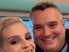 Kelly Osbourne se junta ao raramente visto irmão Louis para ver seu filho Sidney ser o mascote do amado Aston Villa do falecido pai Ozzy – quatro meses após a trágica morte do roqueiro