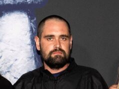 Nick Reiner continua sob vigilância de suicídio enquanto é mantido em confinamento solitário depois que os médicos citam uma ‘deficiência mental’