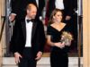 A grande noite de Kate e William! Princesa sorri quando Jason Manford assume as rédeas do Royal Variety Show pela primeira vez