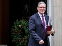 Sir Keir Starmer ‘está considerando uma proibição ao estilo australiano das redes sociais para jovens britânicos’