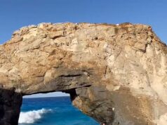 Acene… adeus: Turista engana a morte quando é esmagada nas rochas enquanto posava para uma fotografia em uma saliência perigosa