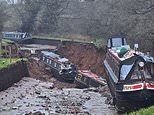 Grande incidente declarado em Shropshire quando um enorme buraco engole o canal
