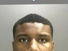 Rapper que foi esfaqueado 20 vezes em brigas de gangues rivais que provocaram assassinatos por vingança é deportado do Reino Unido para a Jamaica