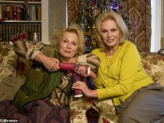 Joanna Lumley revela a ameaça ultrajante que fez a Jennifer Saunders para fazê-la concordar com o papel de Amandaland enquanto o casal finalmente se reunia na tela