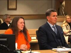 Indignação quando uma professora engajada que ficou com um menino de 11 anos em sua sala de aula é condenada a metade da pena de prisão exigida pelos promotores