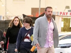 Ben Affleck vai à peça com a ex Jennifer Garner e o filho Fin depois de se reunir com a ex Jennifer Lopez