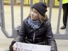 Greta Thunberg presa em Londres em manifestação de apoio a manifestantes da Ação Palestina que estão em greve de fome