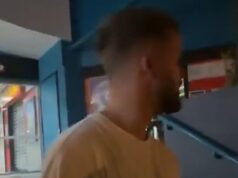 O astro inglês Ben Duckett parece estar bêbado durante a turnê do Ashes pela Austrália – quando surge um vídeo do batedor sozinho e aparentemente perdido quando questionado se ele sabe onde está hospedado