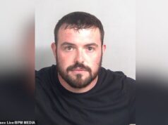 Momento de motorista de van imprudente que feriu gravemente duas pessoas em um acidente de terror, filmando ele mesmo abrindo uma lata de Stella enquanto dirigia a mais de 130 km/h