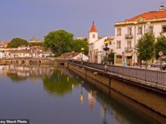 Menino britânico, 13 anos, ‘é morto a facadas em ataque em Portugal antes que o assassino morra em uma explosão de gás’