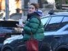 A filha de Katie Holmes, Suri Cruise, 19, vista pela primeira vez em MESES enquanto aproveitava as férias de Natal da faculdade