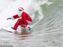 Um Papai Noel surfista? Ele não foi o único que enfrentou o mar para dar um mergulho na véspera de Natal