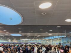 Passageiros perdem voo devido a fila de controle de passaportes ‘paralisada’ em grande cidade europeia