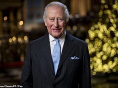 Rei Charles pede ‘desintoxicação digital’ durante a época festiva para focar na família e amigos no discurso de Natal