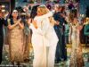 Tess Daly e Claudia Winkleman do Strictly compartilham um abraço emocionante ao apresentarem seu último show de Natal depois que Scarlett Moffatt e Vito Coppola foram coroados campeões festivos