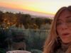 Jennifer Aniston marca o primeiro Natal com o novo namorado enquanto dá uma espiada em sua casa em Hollywood