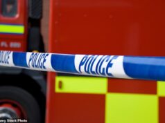 Três pessoas estão desaparecidas depois que uma casa foi destruída por um incêndio nas primeiras horas do Boxing Day