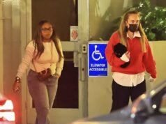 Adele faz rara aparição com o noivo Rich Paul e seus três filhos na festa de Natal na Sunset Strip