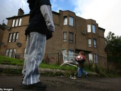 Quase 150.000 crianças viviam em famílias desempregadas neste Natal, à medida que o número de lares sem renda atinge o maior nível em 11 anos