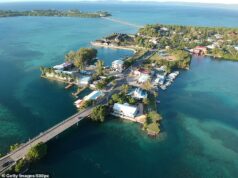 Pequena ilha ‘Sobrevivente’ no Oceano Pacífico, com população de 18.000 habitantes, começará a receber os deportados de Trump