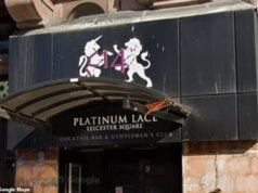 Jack Grealish oferece aos amigos uma ‘noite de Natal de £ 20.000’ que termina quando a estrela inglesa sai do clube de strip às 4 da manhã ‘com um sorriso no rosto’