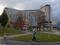 Família crema corpo errado depois que ele recebe alta por engano do hospital NHS atingido por escândalo