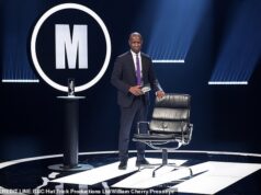 BBC acusada de emburrecer Mastermind depois que o apresentador Clive Myrie pergunta ao concorrente qual animal doméstico faz os sons ‘woof woof’ e ‘bow wow’