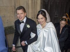 Holly Ramsay parecia radiante em seu vestido marfim esvoaçante… mas enquanto a festa de casamento era fustigada pelo vento gelado, um texto ainda mais gelado voava até Adam Peaty.