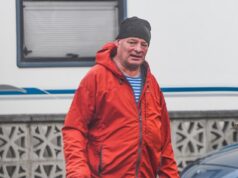 O pai de Adam Peaty é fotografado um dia após o casamento do filho, depois que foi revelado que ele FOI convidado, mas foi informado que teria que sentar na última fila