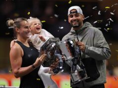 Nick Kyrgios vence a partida Battle of the Sexes contra Aryna Sabalenka enquanto a BBC pede desculpas por problemas técnicos e os fãs reclamam de novas regras bizarras durante evento polêmico