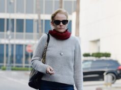 A bomba de Hollywood que uma vez namorou Al Pacino sai parecendo irreconhecível em Los Angeles