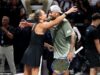 A incompatibilidade do tênis: vantagem dos homens quando Sabalenka perde para Kyrgios na nova e sem brilho Batalha dos Sexos