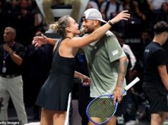 A incompatibilidade do tênis: vantagem dos homens quando Sabalenka perde para Kyrgios na nova e sem brilho Batalha dos Sexos