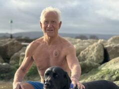 Como o melhor amigo do homem salvou a vida de seu dono depois que um aposentado desmaiou na praia