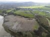 Esta é a maior dica de voo da Grã-Bretanha? O enorme depósito de lixo ilegal que lança fumaça tóxica de plástico em um parque de aventura familiar há SETE anos