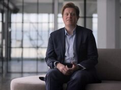 O conselheiro mais próximo de Harry e Meghan deixa o cargo de chefe de sua instituição de caridade dias depois que Sussex perdeu seu décimo primeiro publicitário