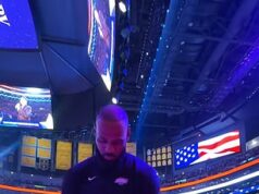 LeBron James acusado de ‘desrespeitar’ o hino nacional com seu comportamento antes do jogo do Lakers