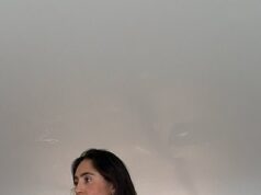 Sente-se impróprio e mimado demais, mas não se dá ao trabalho de sair de casa? Um personal trainer revela exercícios fáceis, mas eficazes, que você pode fazer na frente da TV