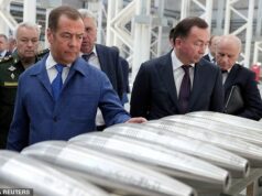 Medvedev, da Rússia, pede que Zelensky seja morto e que seu corpo seja exposto ao público após alegação contestada de ataque ucraniano à residência de Putin