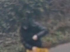 Caça a homens que fugiram de atropelamento fatal enquanto carregavam uma placa – depois que um pedestre foi atropelado no cruzamento ‘e carregado em cima do carro por mais de um quilômetro’